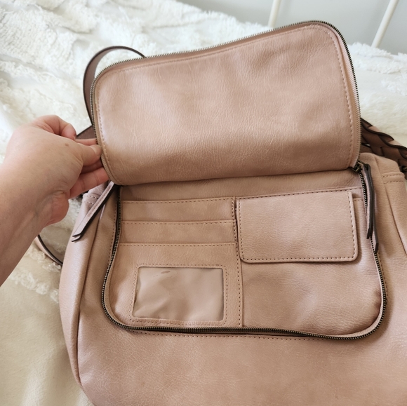 EUC Light Pink Unmarked Crossbody with Zippered Flip Down Front Flap - Picture 4 of 12